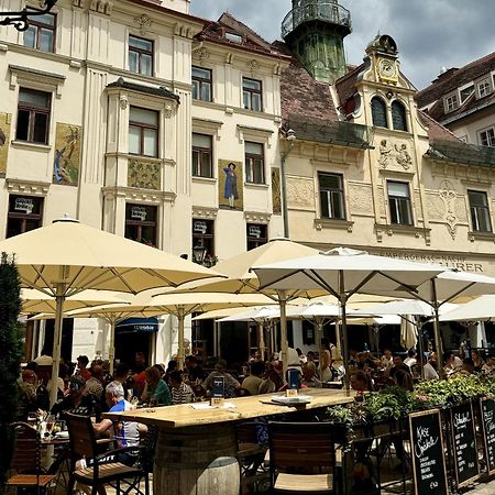 Boho Design Studio - Historic City Center With Free Parking & Aircon By Hero Homes Graz Eksteriør billede
