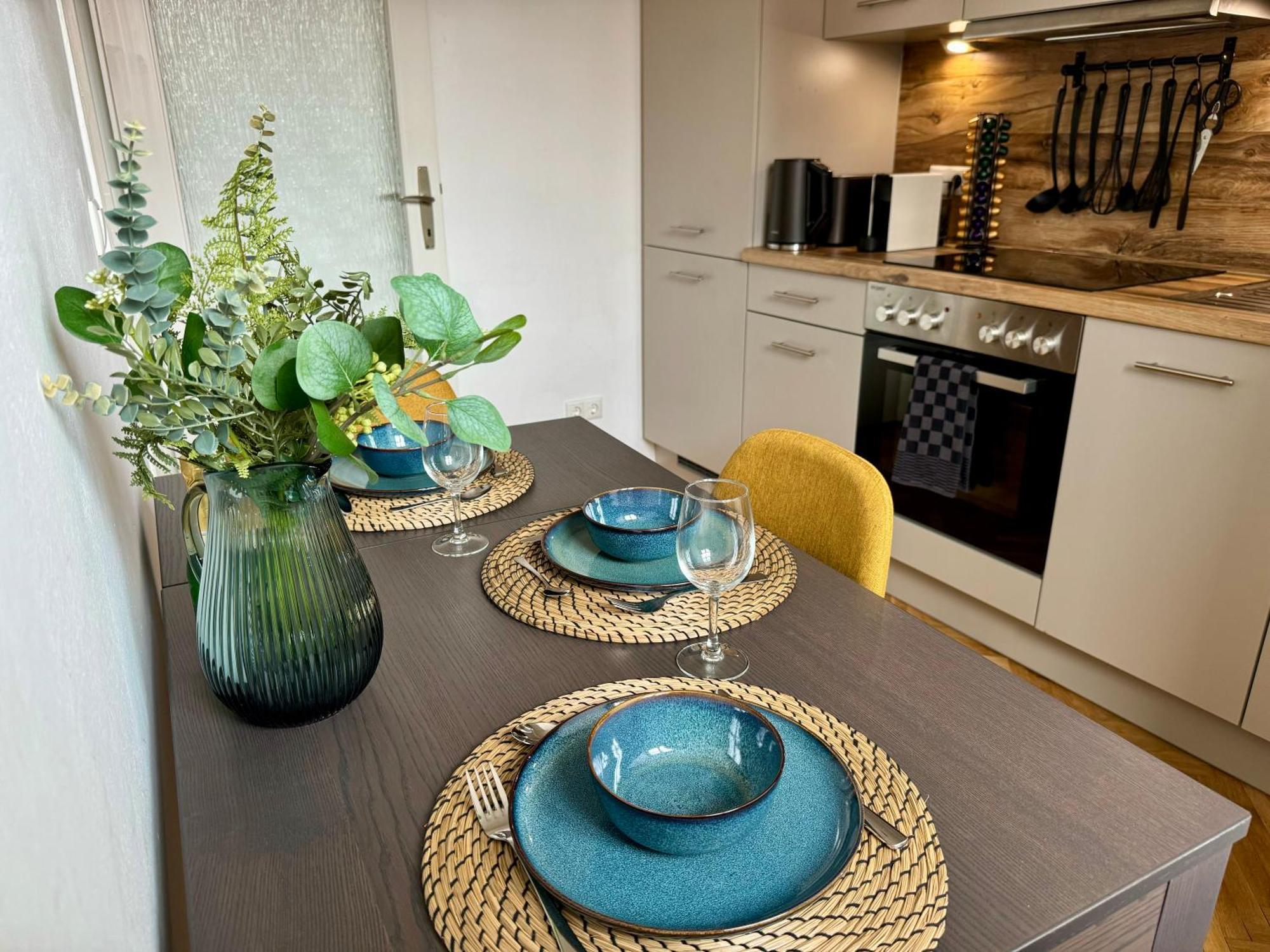 Boho Design Studio - Historic City Center With Free Parking & Aircon By Hero Homes Graz Eksteriør billede
