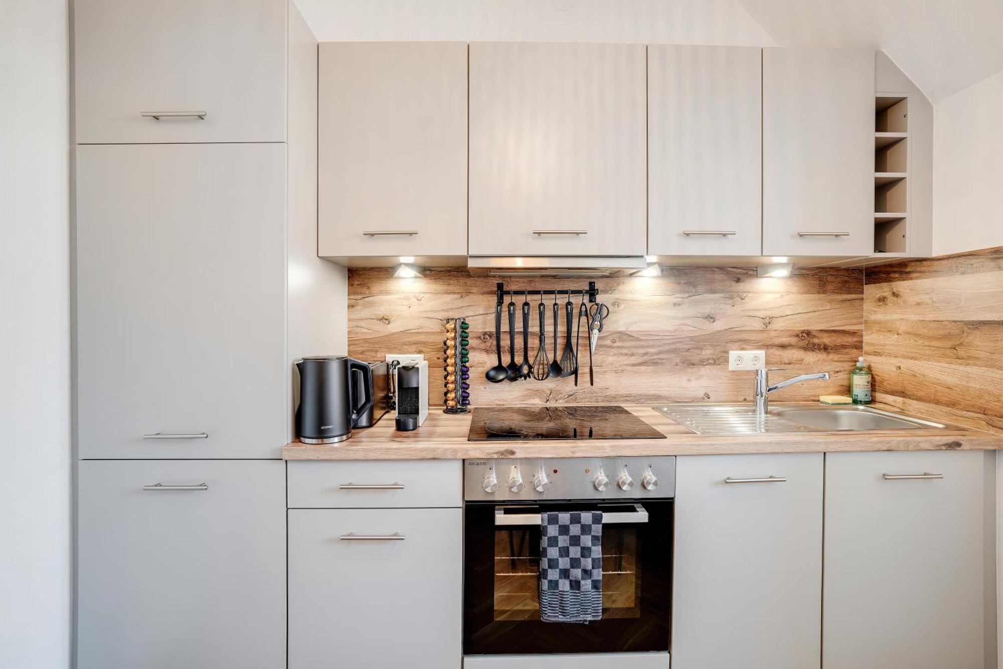 Boho Design Studio - Historic City Center With Free Parking & Aircon By Hero Homes Graz Eksteriør billede